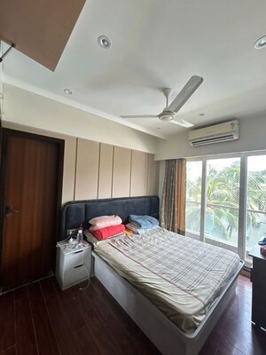 Bedroom in 2.5 BHK Apartment at Mahesh Apartment Santacruz, Santacruz West – for Sale