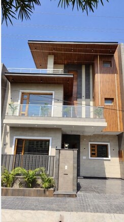 5 BHK + Pooja Room,Servant Room,Study Room,Extra Room,Basement,Store Room Independent House For Sale in Sector 9