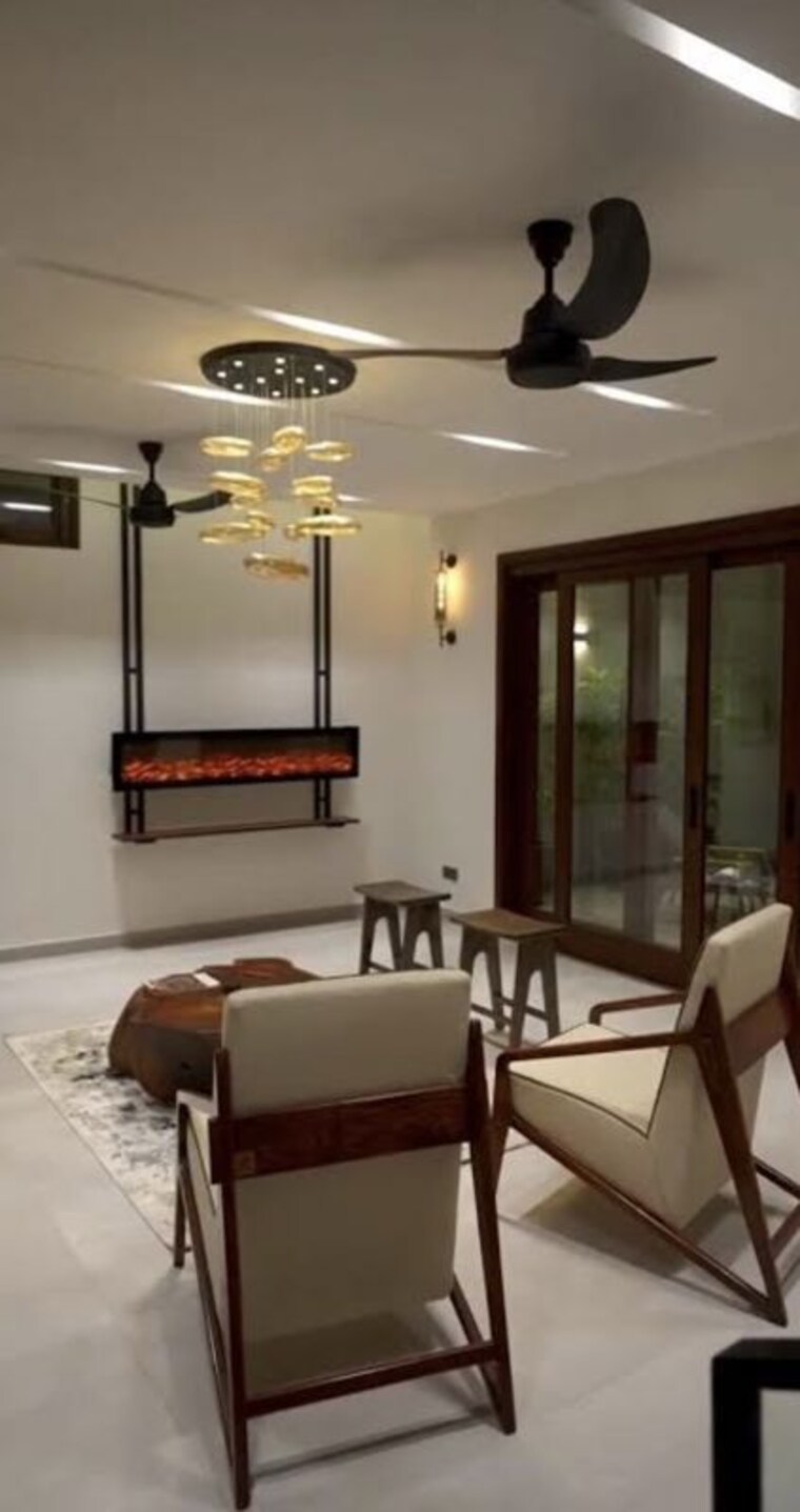 Living Room, sector 9 5 Bedroom 250 Sq.Yd. Independent House In Sector 9 Faridabad 10337174