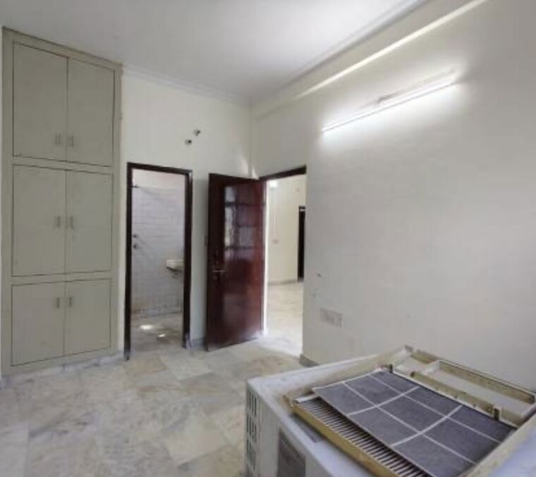 Bedroom, sector 9 5 Bedroom 250 Sq.Yd. Independent House In Sector 9 Faridabad 10337174