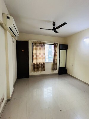 Room in 2 BHK Apartment at Royal Crescent, Viman Nagar – for Rent