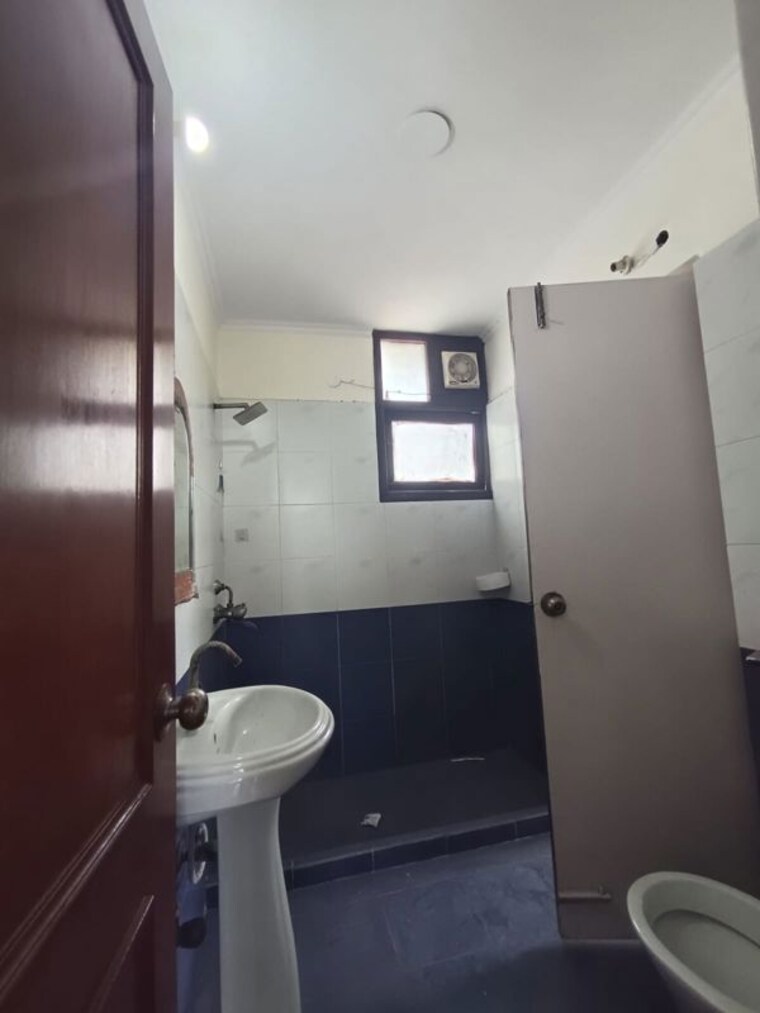 Bathroom, assotech-windsor-court 4 Bedroom 2500 Sq.Ft. Apartment In Sector 78 Noida 10337217