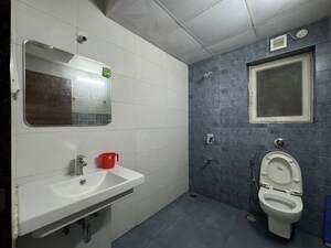 Bathroom in 3 BHK Apartment at Manjeera Majestic Homes, Kukatpally – for Rent