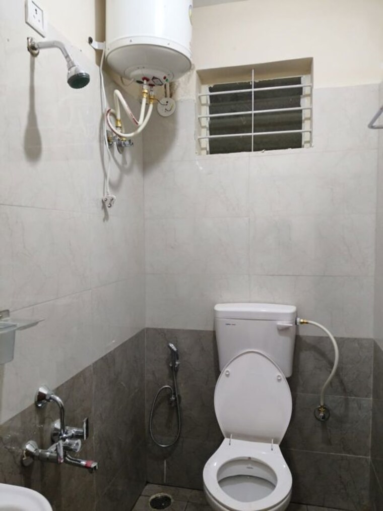 Bathroom, hsr layout 1 Bedroom 650 Sq.Ft. Builder Floor In Hsr Layout Bangalore 10337236
