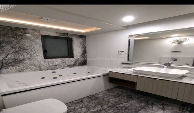 Attached Bathroom, sobha-international-city-presidential-villa 6 Bedroom 4500 Sq.Ft. Villa In Sector 109 Gurgaon 10337245