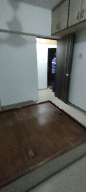 Room in 1 BHK Apartment at Gaurav Garden I, Kandivali West – for Rent