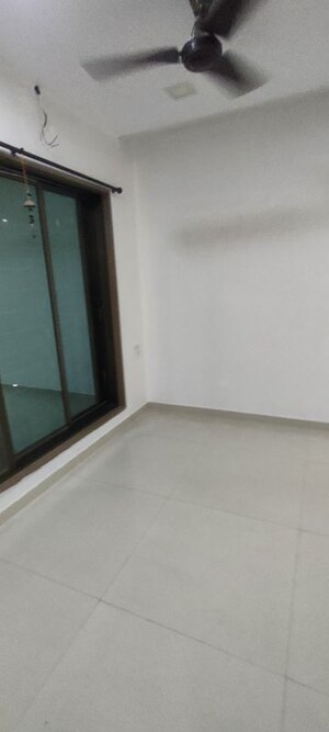 Room in 1 BHK Apartment at Gaurav Garden I, Kandivali West – for Rent