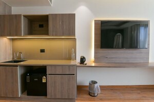 Furnished Amenities in 3 BHK Apartment at Puri Emerald Bay, Sector 104 – for Rent