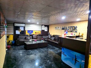 Parking in  Shop at Gomti Nagar – for Rent