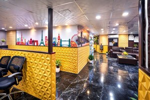 Parking in  Shop at Gomti Nagar – for Rent