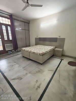 Bedroom in 3 BHK Builder Floor at Sector 39 – for Rent