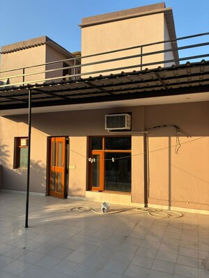 Building Lobby in 2 BHK Builder Floor at Ansal Oriental Homes, Sushant Lok Iii – for Rent