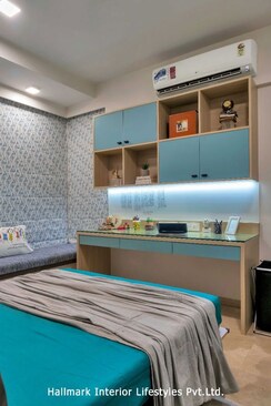 2.5 BHK + Study Room Apartment For Rent in Oberoi Realty Splendor