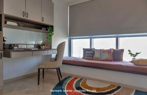 Room in 2.5 BHK Apartment at Oberoi Realty Splendor, Andheri East – for Rent
