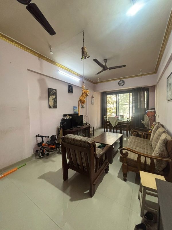 2 BHK 800 Sq.Ft. Apartment in Tilak Nagar Building