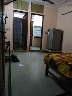 1 RkBuilder Floor For Rent in Lajpat Nagar 4