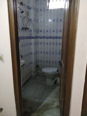 Bathroom in 1 RK Builder Floor at Lajpat Nagar 4 – for Rent