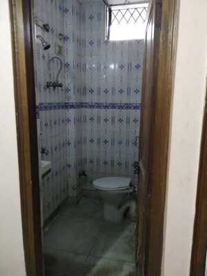 Bathroom in 1 RK Builder Floor at Lajpat Nagar 4 – for Rent