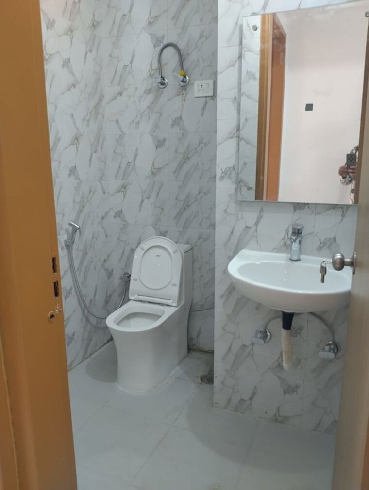 Bathroom, neb sarai 1 Bedroom 450 Sq.Ft. Builder Floor In Neb Sarai Delhi 10337438
