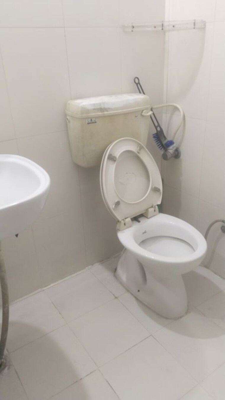Bathroom, gomti nagar 2 Bedroom 1000 Sq.Ft. Builder Floor In Gomti Nagar Lucknow 10337547