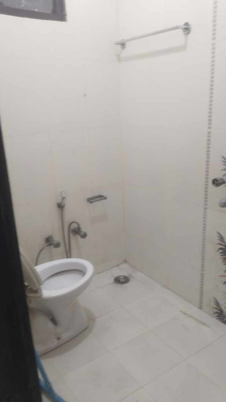 Bathroom, gomti nagar 2 Bedroom 1000 Sq.Ft. Builder Floor In Gomti Nagar Lucknow 10337547
