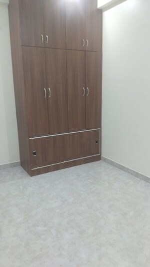Room in 2 BHK Builder Floor at Gomti Nagar – for Rent