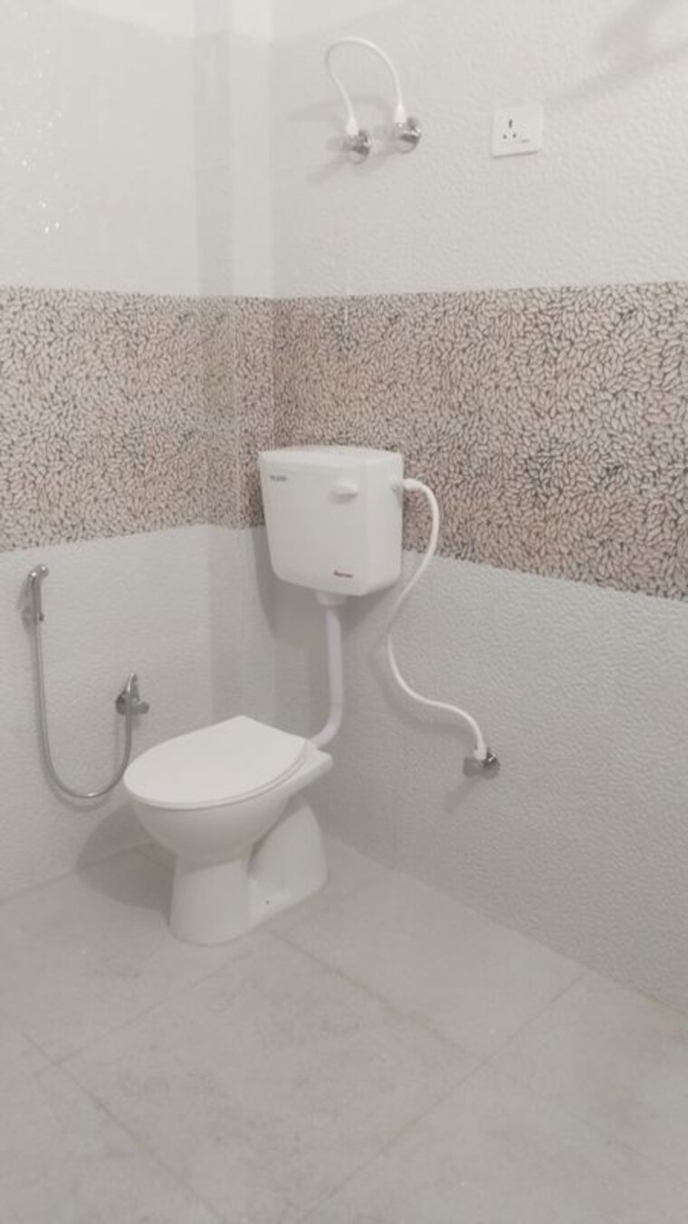 Bathroom, gomti nagar 2 Bedroom 1300 Sq.Ft. Builder Floor In Gomti Nagar Lucknow 10337573