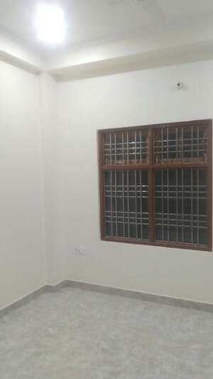 Room in 2 BHK Builder Floor at Gomti Nagar – for Rent