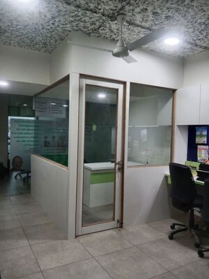 Room in  Office Space at Thaltej – for Rent