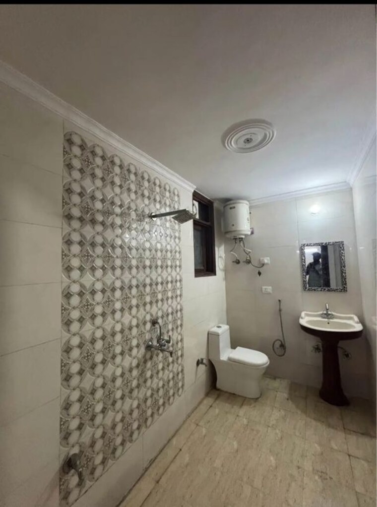 Bathroom, palm-residency-chhatarpur 3 Bedroom 1300 Sq.Ft. Builder Floor In Chattarpur Delhi 10337660