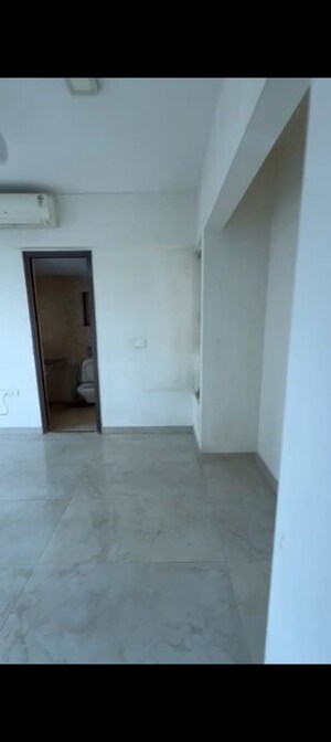 Room in 2 BHK Apartment at Lodha Luxuria, Majiwada – for Rent