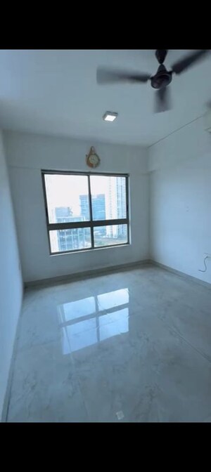 Room in 2 BHK Apartment at Lodha Luxuria, Majiwada – for Rent