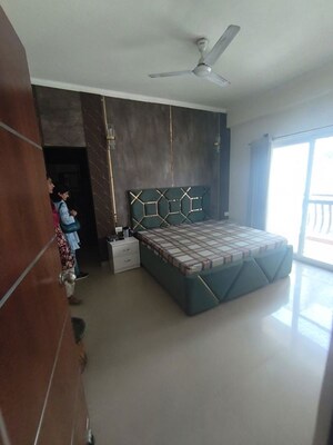 Furnished Amenities in 3.5 BHK Apartment at Griha Pravesh, Sector 77 – for Rent