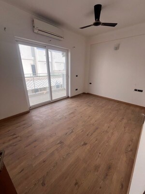 Room in 3 BHK Villa at Central Park Flower Valley, Sohna Sector 33 – for Sale