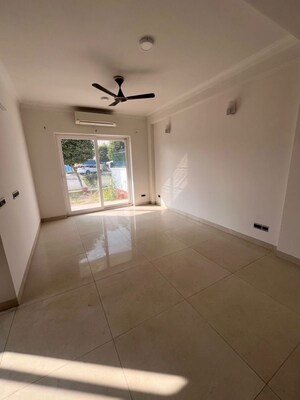 Room in 3 BHK Villa at Central Park Flower Valley, Sohna Sector 33 – for Sale