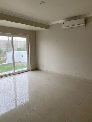 Room in 3 BHK Villa at Central Park Flower Valley, Sohna Sector 33 – for Sale