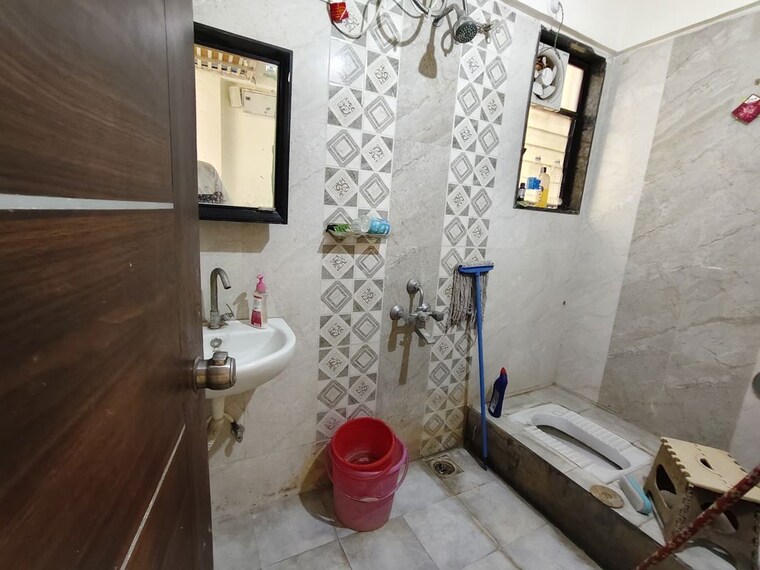 Bathroom, narayan peth 2 Bedroom 900 Sq.Ft. Apartment In Narayan Peth Pune 10337815