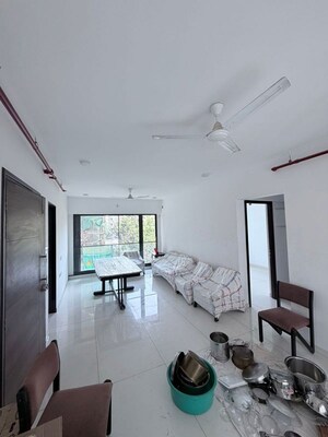 Living Room in 2 BHK Apartment at Santacruz West – for Rent