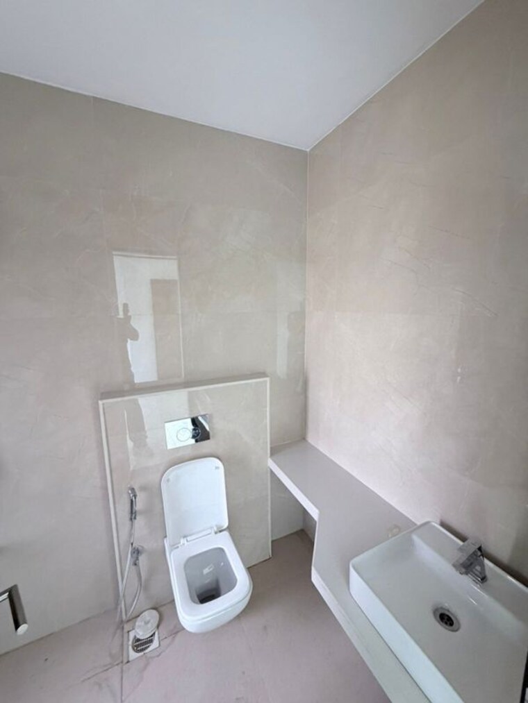 Attached Bathroom, santacruz west 2 Bedroom 700 Sq.Ft. Apartment In Santacruz West Mumbai 10337804