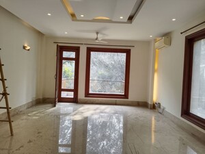 Room in 4 BHK Apartment at Vasant Vihar – for Rent