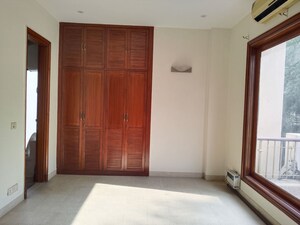 Room in 4 BHK Apartment at Vasant Vihar – for Rent