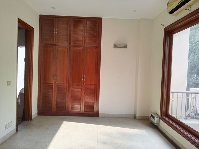 Room, vasant vihar 4 Bedroom 4700 Sq.Ft. Apartment In Vasant Vihar Delhi 10337821