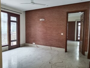 Room in 4 BHK Apartment at Vasant Vihar – for Rent