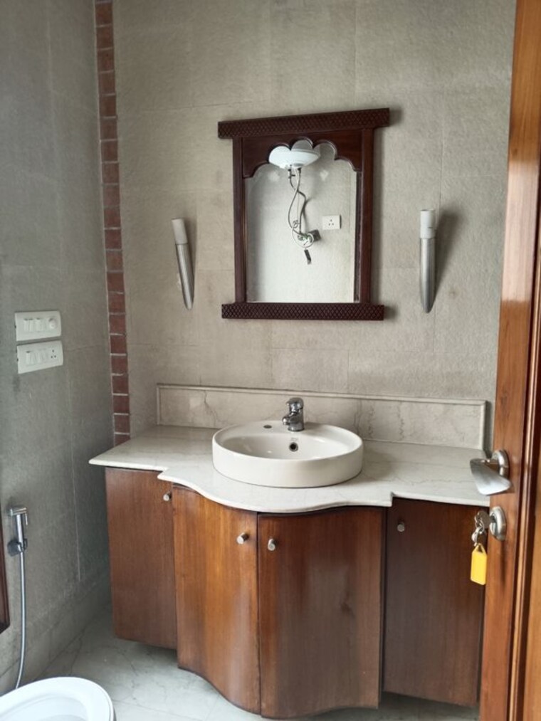 Bathroom, vasant vihar 4 Bedroom 4700 Sq.Ft. Apartment In Vasant Vihar Delhi 10337821