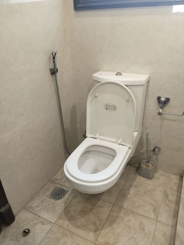 Bathroom, vasant vihar 4 Bedroom 4700 Sq.Ft. Apartment In Vasant Vihar Delhi 10337821