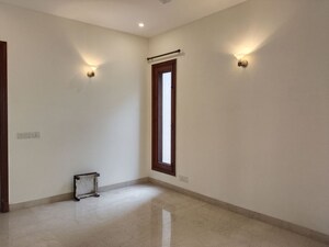 Room in 4 BHK Apartment at Vasant Vihar – for Rent