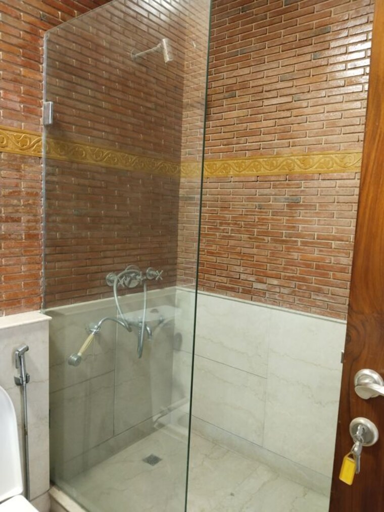Bathroom, vasant vihar 4 Bedroom 4700 Sq.Ft. Apartment In Vasant Vihar Delhi 10337821
