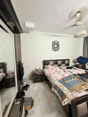 Team Area in 3 BHK Builder Floor at Kailash Hills – for Rent