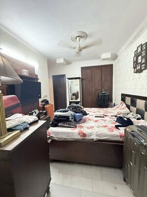 Bedroom in 3 BHK Builder Floor at Kailash Hills – for Rent