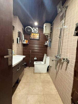 Building Lobby in 3 BHK Builder Floor at Kailash Hills – for Rent